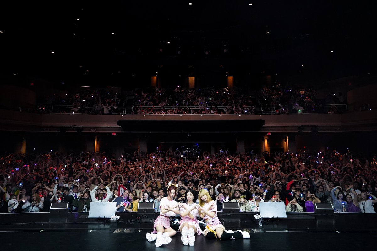 ODD EYE CIRCLE 올랜도 공연 완료! 🎤
올랜도에서 행복한 기억 만들어준 OURII들 고마워요 🪅
앞으로의 공연에서도 추억 가득 만들어가요 💖

ODD EYE CIRCLE Orlando concert is complete! 🎤
Thank you OURII for making happy memories in Orlando 🪅
 Let's make a lot of memories in future