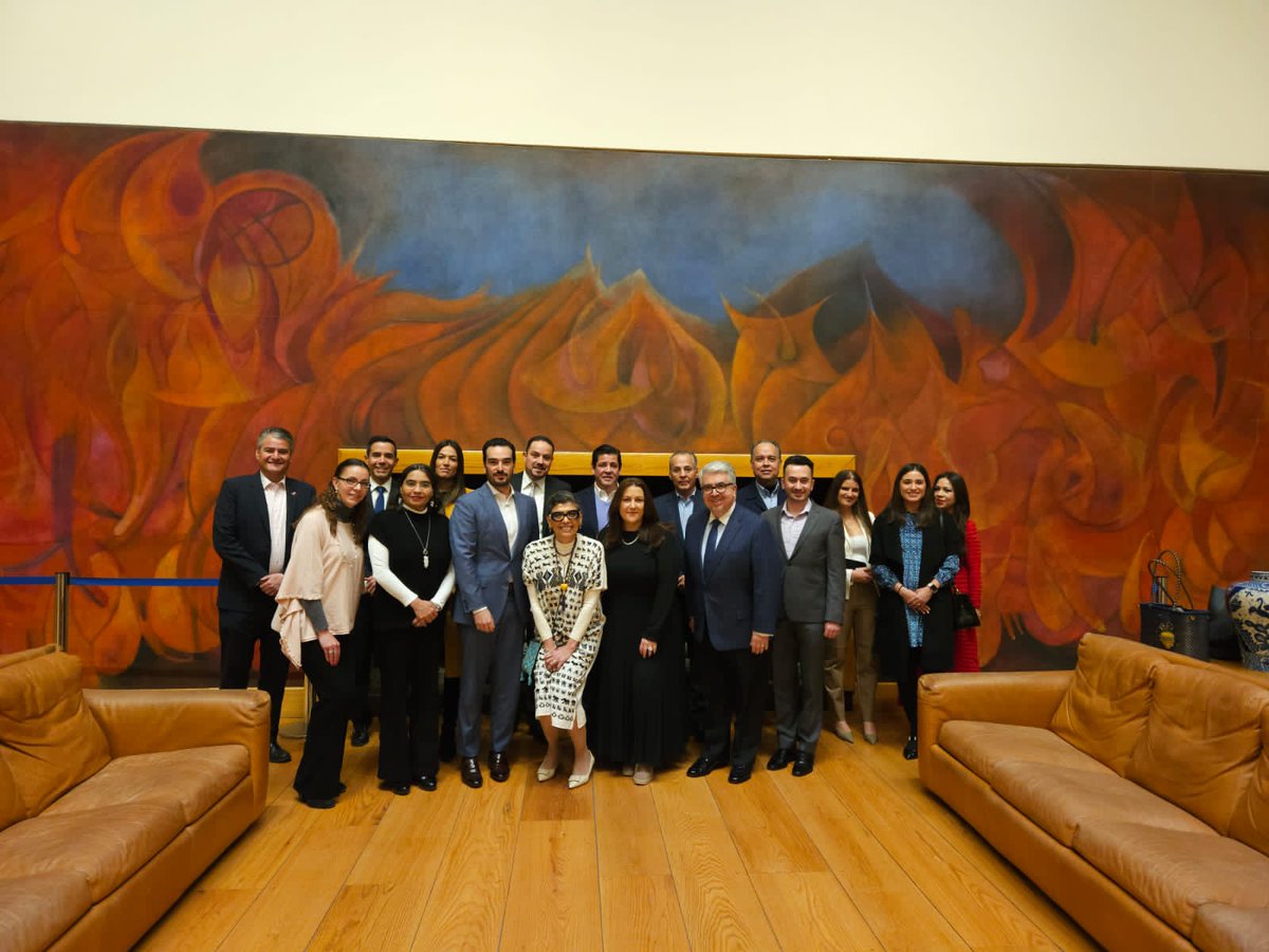 El dia de hoy el equipo de energía de <a href="/imaginemosmx/">imaginemosmexico</a> , se reunió con la <a href="/AMGNMx/">Asociación Mexicana de Gas Natural</a>  para intercambiar opiniones sobre las opciones que tiene México de aprovechar este recurso y lograr energía suficiente, limpia y barata. Mil gracias!