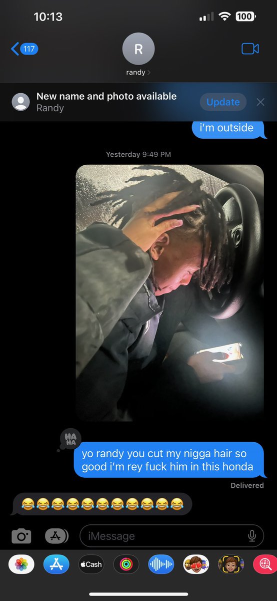Lorrmallyy's tweet photo. Why would she text my barber this😂😂😂😂 https://t.co/RDIteBtdvC