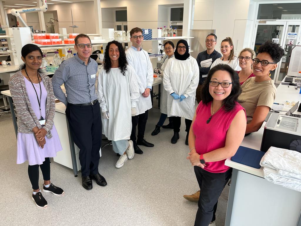 PhageAustralia's tweet photo. So excited to have @nanopore training and get some #longreads on #phages and #microbes for our #STAMP patients &amp; #AMR pipelines...

#phagetherapy
#plasmidtherapy
@Iredell_Lab 
@Pore_xy @genomiss @stephh_lynch @HollyASinclair @kiran_bosco 

@WestmeadInst @WestSydHealth @NSWHealth https://t.co/VEFMOEglqf