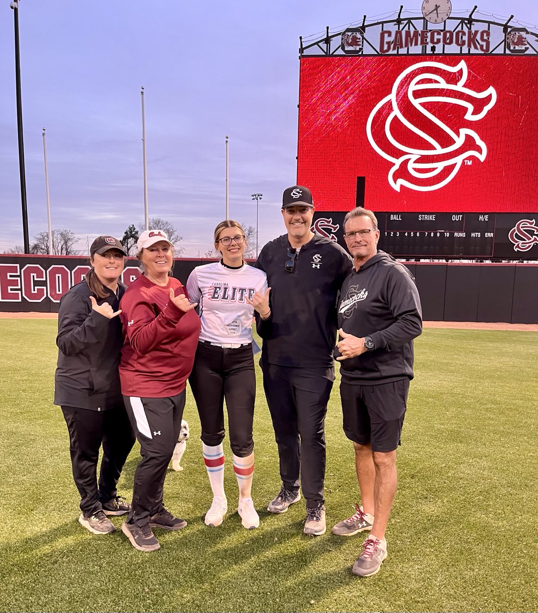 Thank you so much @GamecockSoftbll for an amazing camp today. Thank you to all of the coaches and players, I had a great time and learned a lot. @scsbcoach_bev @KatieRepole @epsteinhitting @KevinMaguireSB @GamecockSBCamps @EliteSC14UNtnl #BeElite #RHP #Spursup 🤙🥎