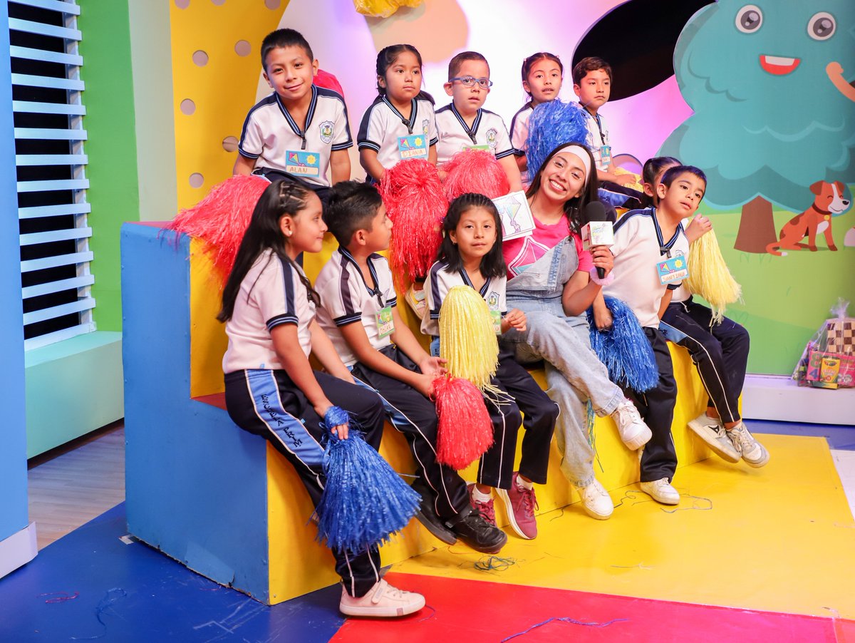 cortv's tweet photo. ✨ ¡Así iniciamos la semana en #BimBomba! ✨

#𝗔𝗻𝗴𝗶𝗲 y #𝗖𝗼𝗳𝗳𝗶𝗲 recibieron a las y los alumnos de 2° y 3° grado de la 𝗘𝘀𝗰𝘂𝗲𝗹𝗮 𝗣𝗿𝗶𝗺𝗮𝗿𝗶𝗮 "𝗥𝗲𝘀𝘂𝗿𝗴𝗶𝗺𝗶𝗲𝗻𝘁𝗼" de Reyes Etla, en esta tarde llena de diversión y aprendizaje. 🤩 https://t.co/NNnjhHh7hV