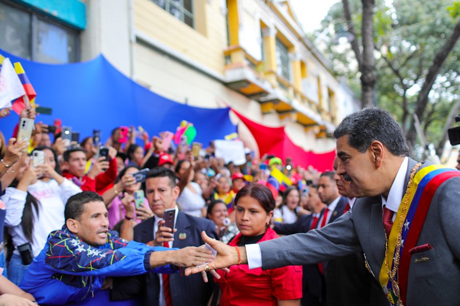 NicolasMaduro tweet picture