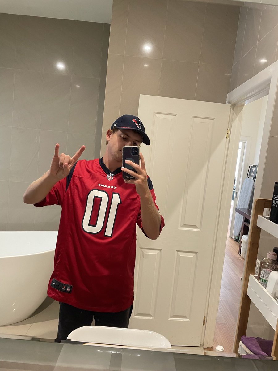 IrvineUncle's tweet photo. @HoustonTexans Let’s go texanssss, someone send me a New Jersey hard to get merch in Australia 🇦🇺 https://t.co/XUI3sDcUze