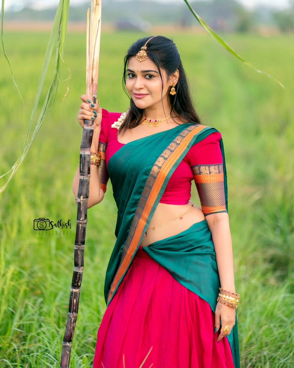 6101978R's tweet photo. மாட்டுக்கும் பொங்கல் நல்வாழ்த்துக்கள்.. உணவு
மனிதனுக்கும் பொங்கல் உணவு
மாட்டுக்குப் பொங்கல் மகிழ்ந்து ஊட்டும்
மங்கை மஞ்சள் பூசுவது அழகு
மஞ்சள் பூசி மருக்கொழுந்து மதுரைக் கதம்பம் சூடி
��ண்டாங்கிச் சேலை கட்டி கரும்பைக் கடித்து அவள் வாரயிலே
கரும்பாய் இனிக்குது மாமன் மனசு.
@Arthii1519 https://t.co/Dv6fnFcFHA