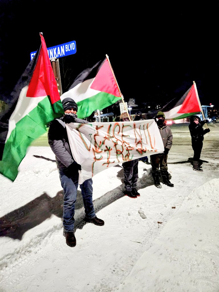 Iowans demonstrating at the 2024 GOP #IowaCaucuses #FreePalestine #CEASEFIRE_NOW #waterloo #iowa