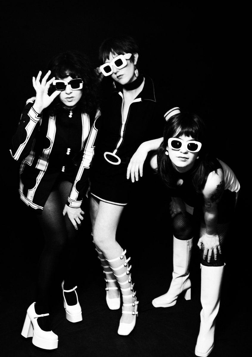 Shadow Show tweet media