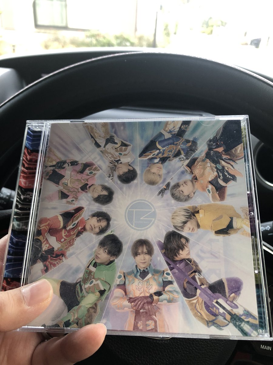 pana504's tweet image. よし！買い物に行ってくる🙋‍♀️
風が強いなぁ🍃 ま、車で行くけど🤣
そんな火曜日、車内で聞くのはこちら！⬇️

#特撮Boyz 
#formup!!💿