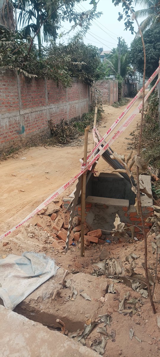 debajitsar's tweet photo. @himantabiswa Dear Sir, The contractors of JAIKA project digging our all surrounding roars since one month and blocked it unnecessary. It may cause major accident and we are suffering a lot since 1 month. All Niribili,  Surujmukhi, Barasha roads of Ghoramara area are blocked. https://t.co/AB9lpTDETk