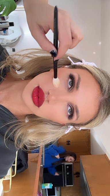On set today 💄 https://t.co/KPgxN3DdR9