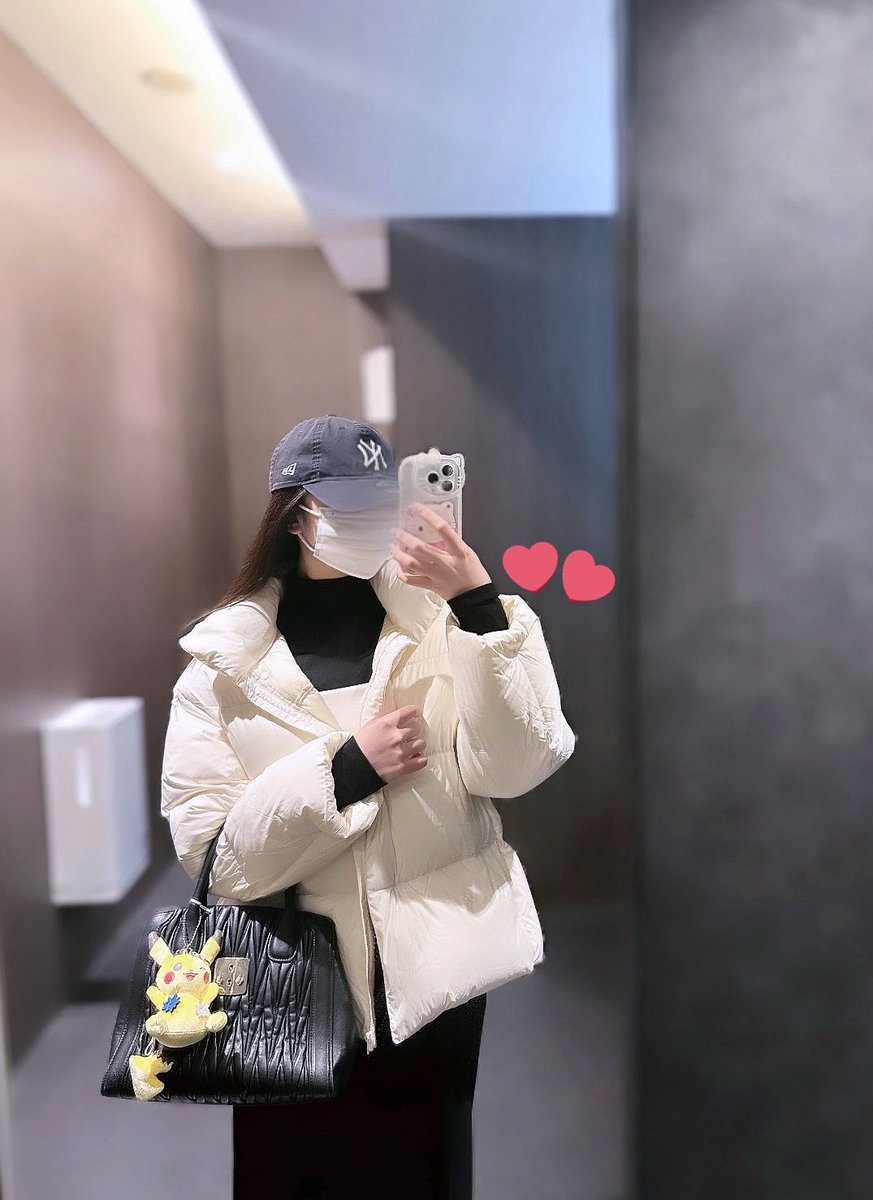 25nyan4's tweet photo. ﾐｰﾊｰ女なのでUNIQLOダウン買った😼🤍
悩みに悩んで辿り着いた先はUNIQLO🈴
162cm / Mサイズです⭐︎ https://t.co/e0NDgz1AQj