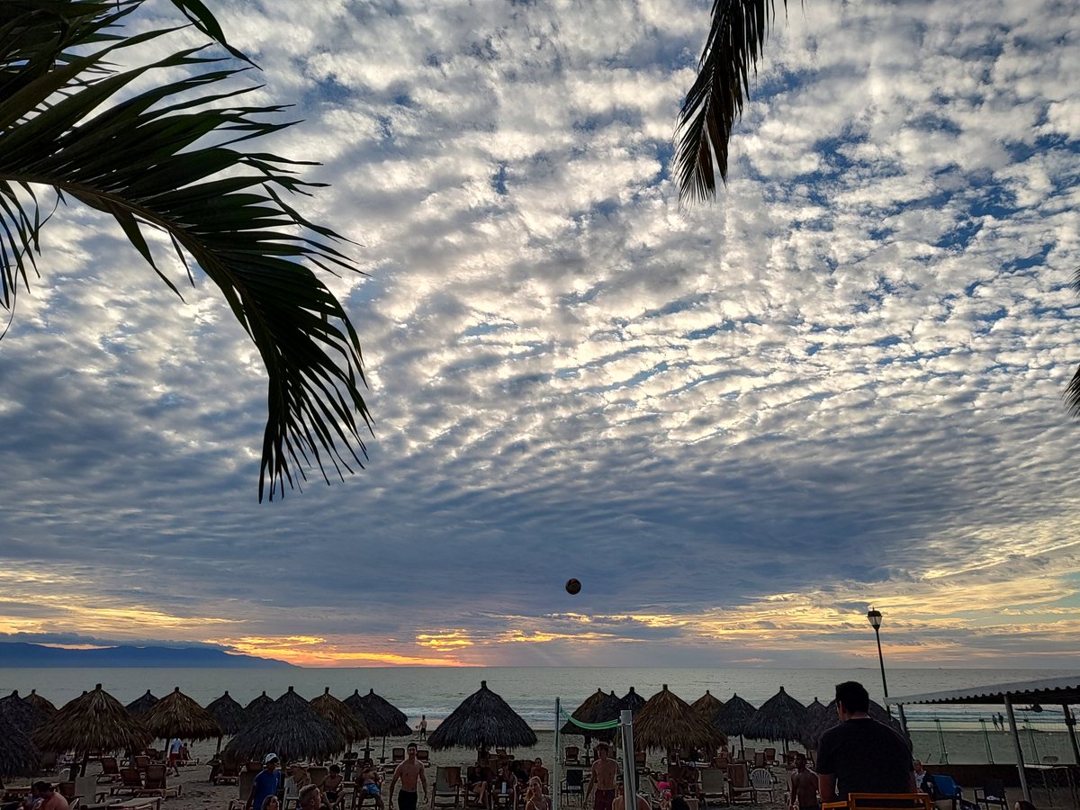ramgih's tweet photo. Beautyful sky https://t.co/fic3ZwsMZ0
