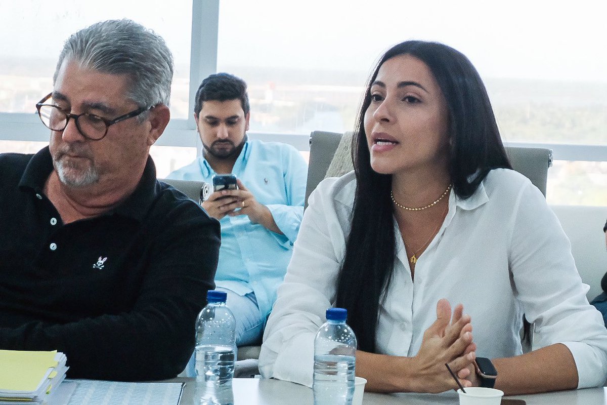 veranodelarosa's tweet photo. Se suspende el cobro del peaje, que iniciaba mañana, hasta el 15 de febrero. Gracias al trabajo en equipo realizado hoy en la @Gobatlantico con la @alcaldiaptocol, representantes de la @ANI_Colombia, @RutaCostera_, integrantes del Comité No Más Peaje Papiros y nuestros diputados. Hemos concluido instalar un comité de trabajo a partir de mañana para unificar criterios y buscar soluciones efectivas en pro del bienestar de la comunidad.