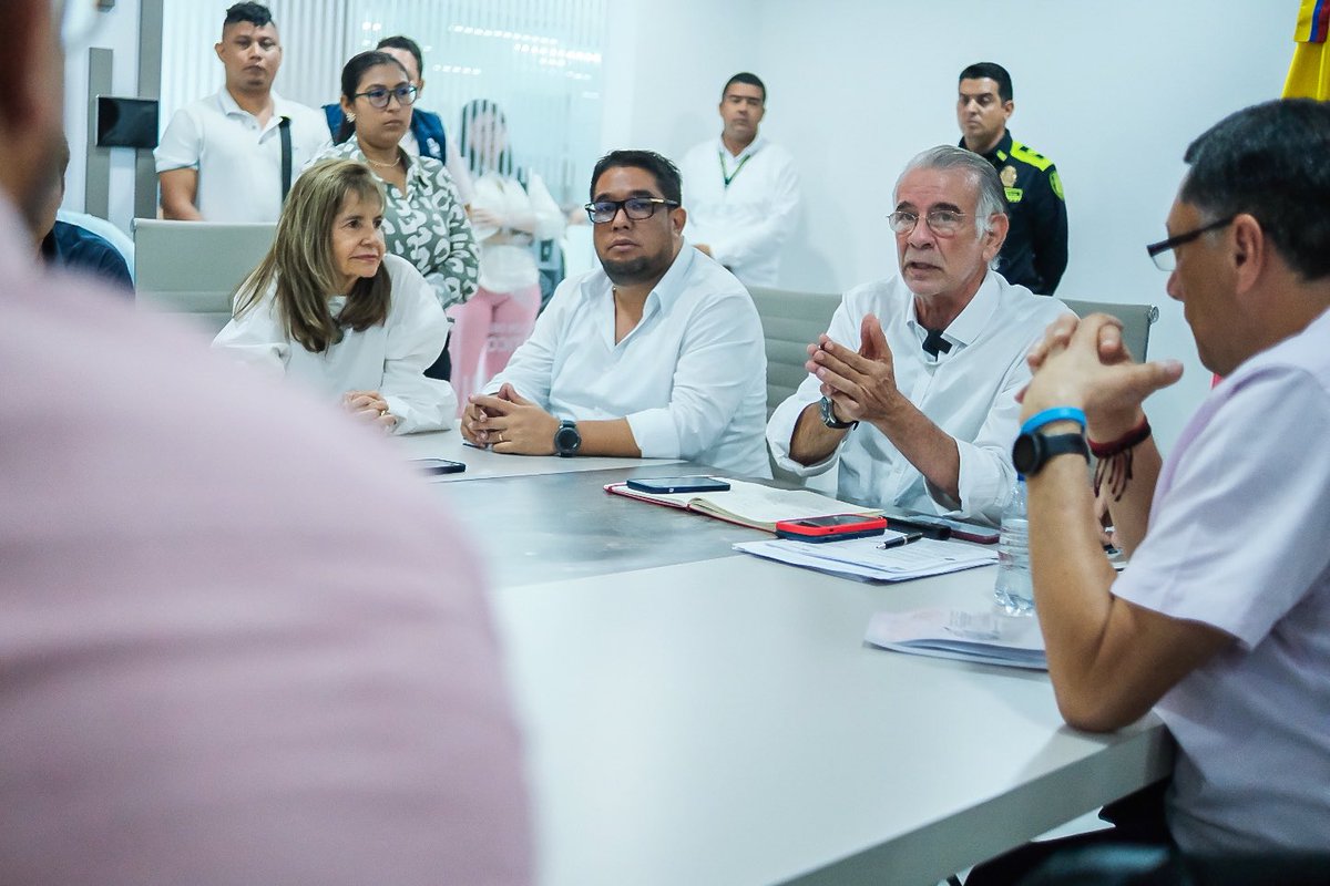 veranodelarosa's tweet photo. Se suspende el cobro del peaje, que iniciaba mañana, hasta el 15 de febrero. Gracias al trabajo en equipo realizado hoy en la @Gobatlantico con la @alcaldiaptocol, representantes de la @ANI_Colombia, @RutaCostera_, integrantes del Comité No Más Peaje Papiros y nuestros diputados. Hemos concluido instalar un comité de trabajo a partir de mañana para unificar criterios y buscar soluciones efectivas en pro del bienestar de la comunidad.
