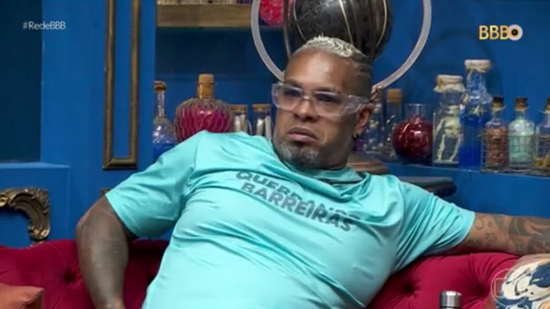 cleytu's tweet photo. alguém sabe me dizer por que o Rodriguinho tá usando EPI? #BBB24 https://t.co/hoYpGcq8uV