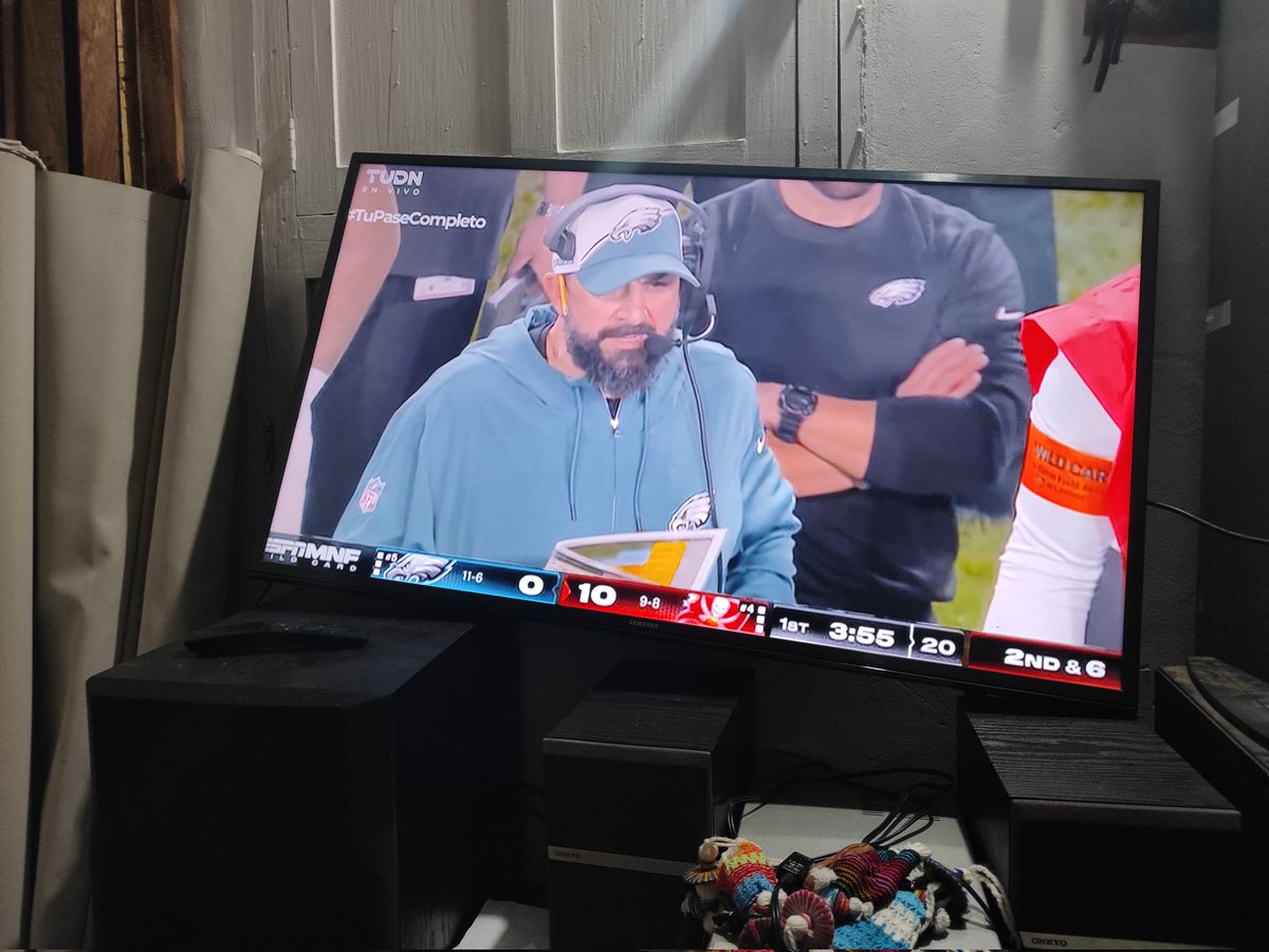 Aquí viendo el partido como se pueda XD #TuPaseCompleto