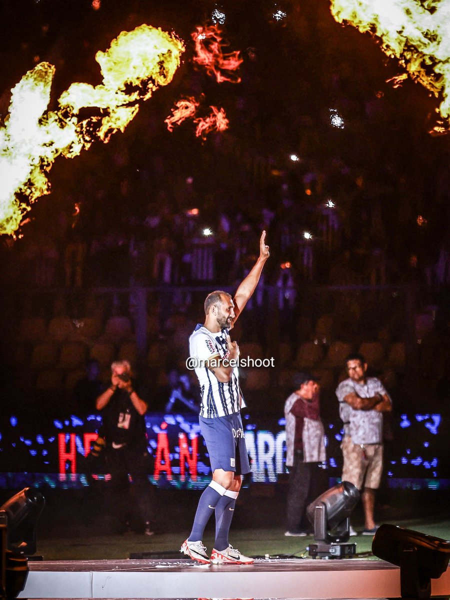 marcelshoot's tweet photo. Noche Blanquiazul 

#alianzalima #alianza #estadionacional #waterman #barcos #campos #marcelshoot https://t.co/hYgNnNwxrm