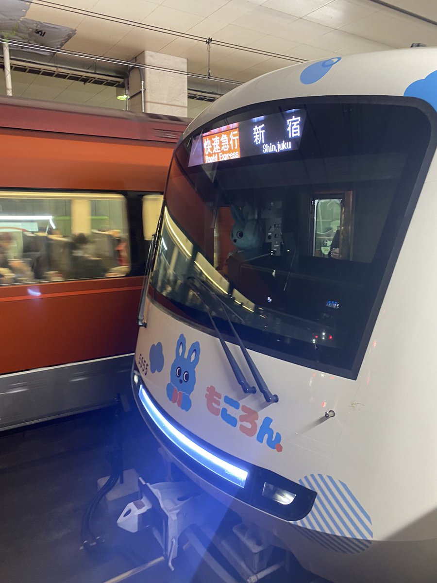 Odakyu_ENG's tweet photo. もころん号😍
すっかりもころんにハマってる採用担当🙄🤭

乗車してからもころん号だと気づき、駅で停車するたびに少しずつ前へ移動し先頭へ😚

写真もたくさん撮らせていただきました🥰
#もころん号
#もころん https://t.co/d4fP8dsV4A
