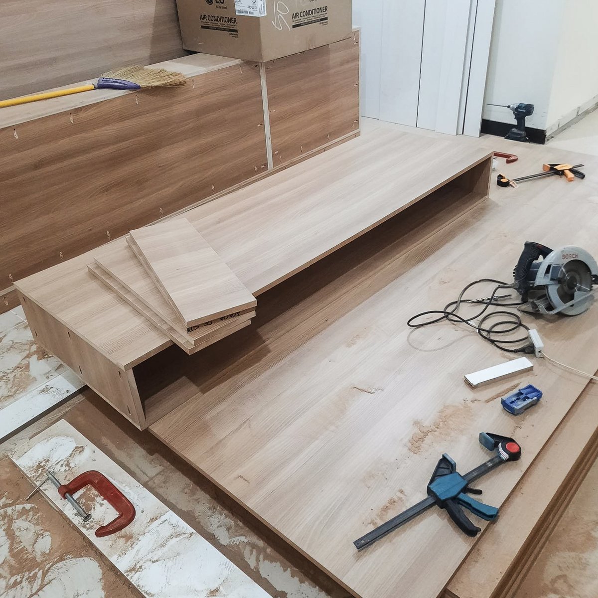 flipspacestudio's tweet image. On-going carpentry works for the TV console cabinets. #flipspace #architectureph #constructionph #renovation #dmci #mandaluyongcity