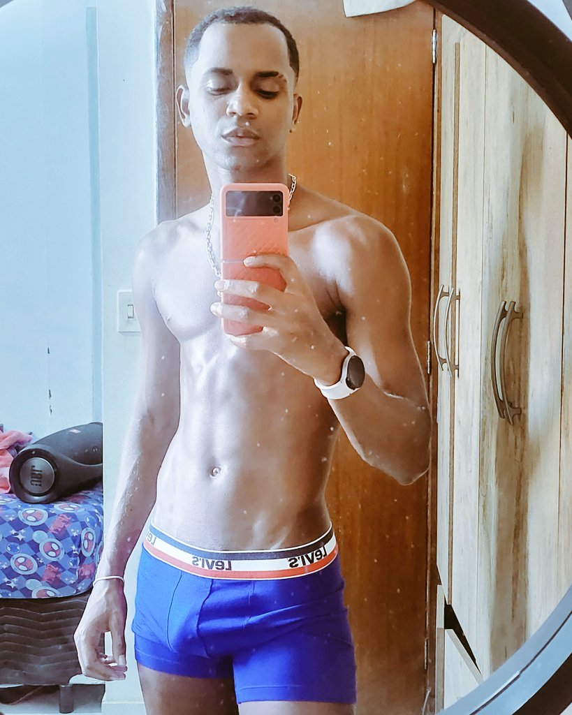 Robson_2020's tweet photo. Tá calor aqui 🥵❤️‍🔥🚀🤸 https://t.co/rHDUiseMe2
