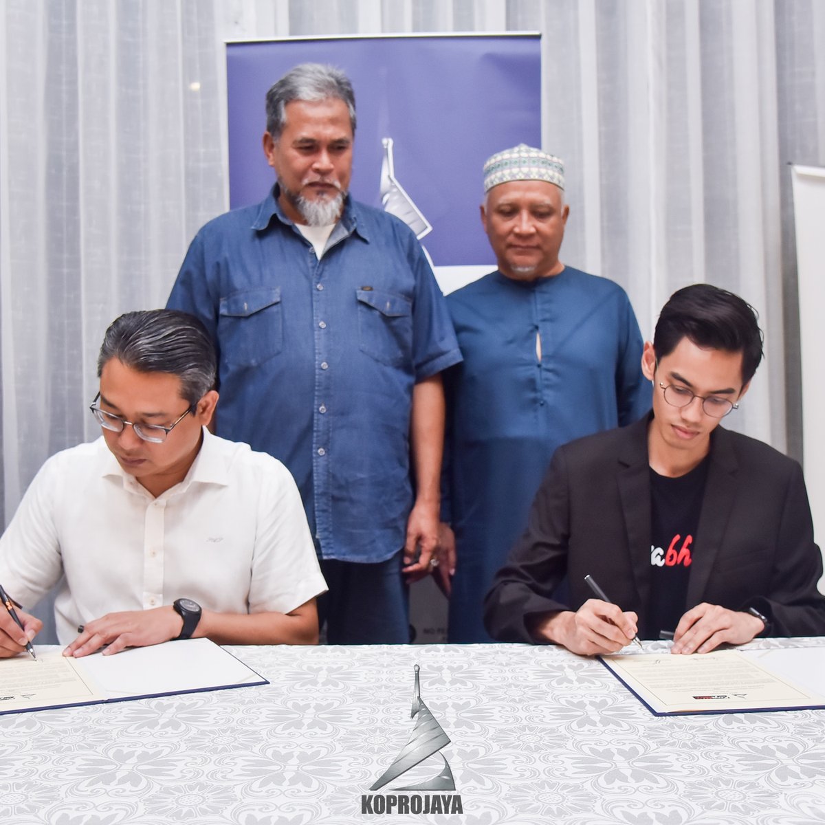 Koprojaya's tweet photo. Sekitar Majlis Apresiasi Sukarelawan MAT KOPROJAYA ke-8 &amp; Majlis Menandatangani Nota Kerjasama Rakan Strategik KORPOJAYA. Majlis ini telah berlangsung pada 12 Januari 2024 (Jumaat) yang lalu dan diadakan di Karyabhara, Menara PERKESO, Putrajaya. https://t.co/BCOeV1p2qr