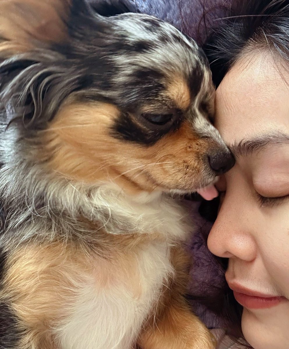 EWaraha's tweet photo. 👧🏼🤍🐶 https://t.co/Z1RVPfQoOO