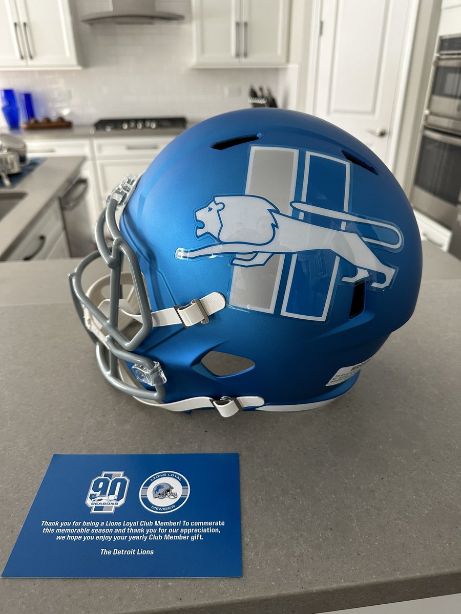 JpJeep1077's tweet photo. Thank You @Lions for such a fantastic Club Season Ticket Holder Gift! Love this helmet and wanted to buy this one since I seen it!
I appreciate all of the effort this organization is making in all aspects to build something truly special!π¦
#AllGrit
#OnePride
#DrivenByDetroit https://t.co/txHXUcW5VV
