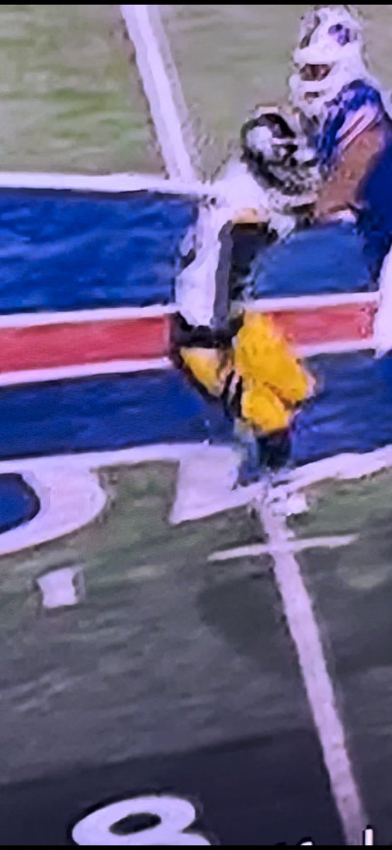 fausty1111's tweet photo. @barstoolsports Disgusted this wasn’t called https://t.co/ub4UogZBmH