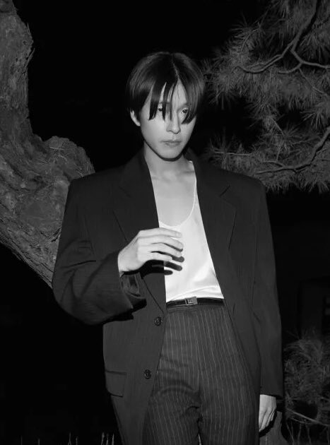 hbluecages's tweet photo. 이거 홍경 아닌줄…이남자 조용히 일하고다니네 https://t.co/BPjpqbKxwe