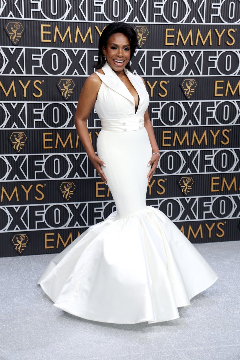 Beautiful as Always! @thesherylralph in a gorgeous white #ChristianSiriano gown for the Emmys 🤍