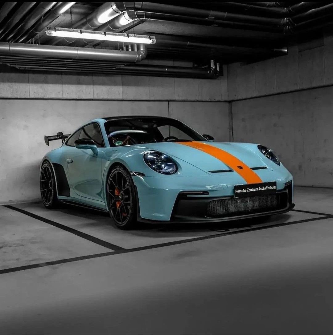 Jordan92338366's tweet photo. 992 GT3 in a PTS Gulf Blue &amp; Orange stripe 🩵🧡 https://t.co/zYO1TCKcRw