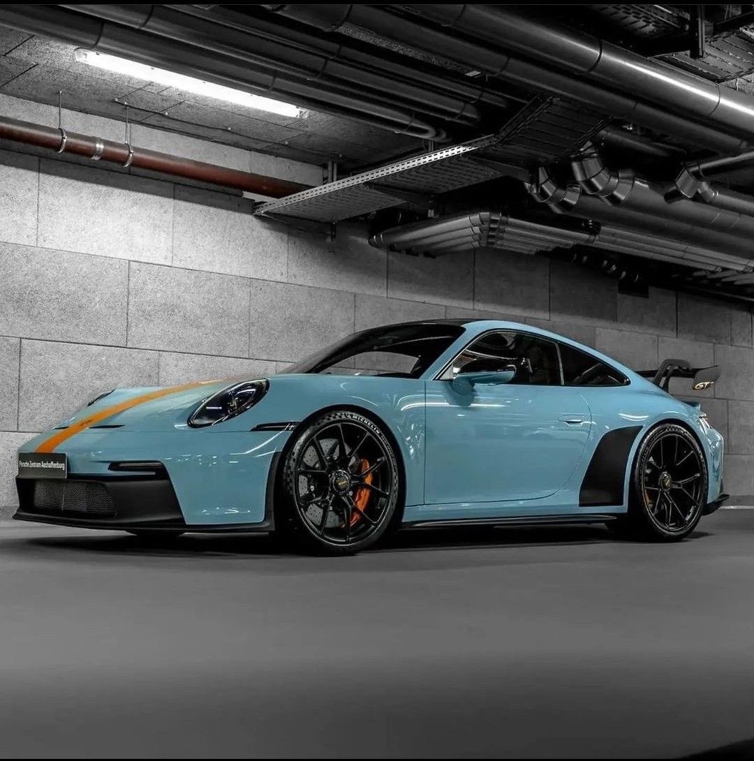 Jordan92338366's tweet photo. 992 GT3 in a PTS Gulf Blue &amp; Orange stripe 🩵🧡 https://t.co/zYO1TCKcRw