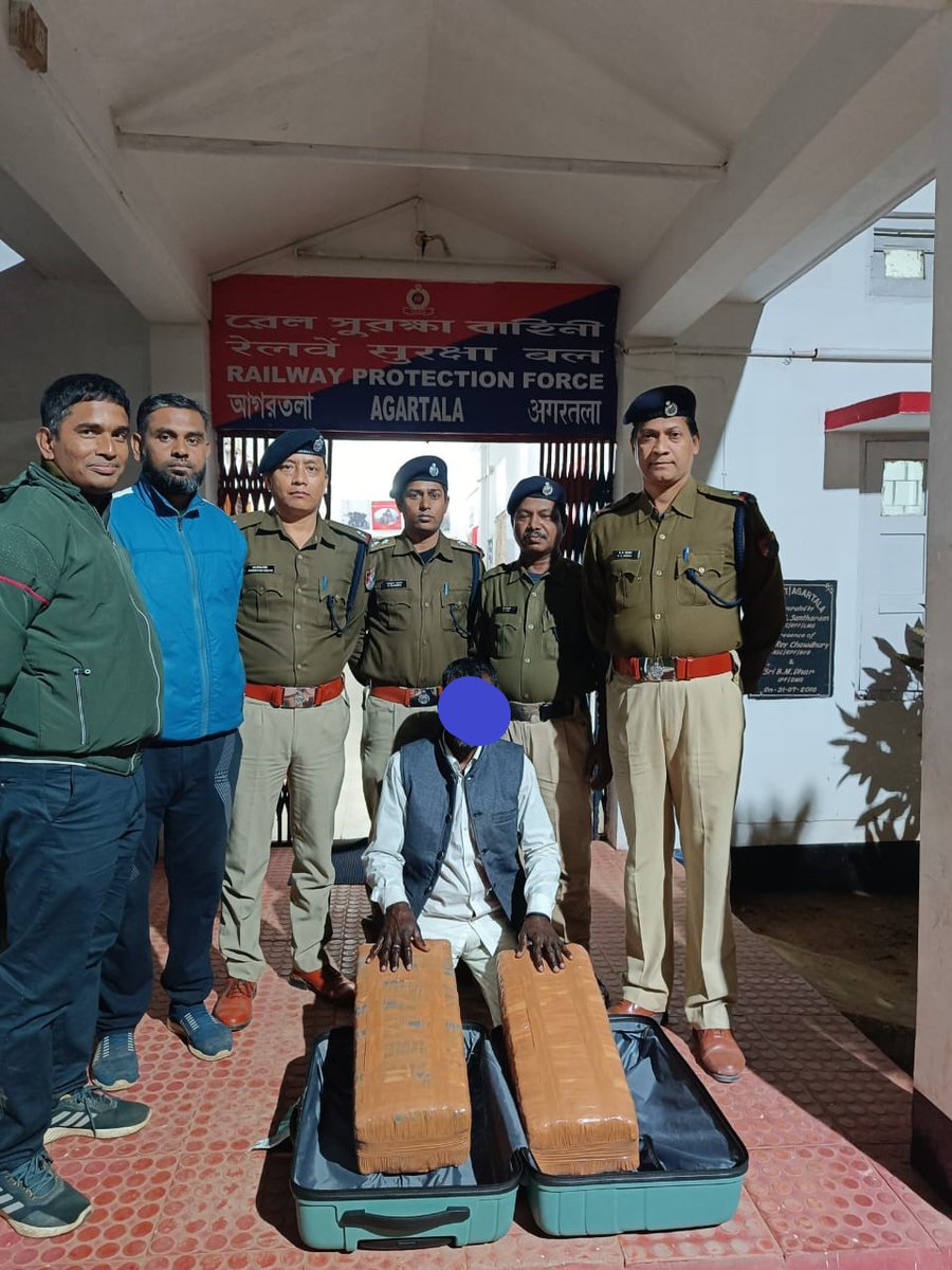 #OperationNARCOS
<a href="/RPF_INDIA/">RPF INDIA</a> <a href="/drm_lmg_nfr/">मं.रे.प्र.लामडिंग, पू.सी.रेलवे / DRM LUMDING NFR</a> <a href="/zscrnfr/">ZSCRNFR</a> <a href="/rpfpcagtl/">RPF post Agartala</a>
On 15.01.24 #RPF_NFR_LMG  team of Agartala conducted checking at Agartala station and apprehended 01 peddler with recovered  32 Kg  Cannabis valued Rs 3,20,000/- , and handed over to GRP/AGTL for n/a.