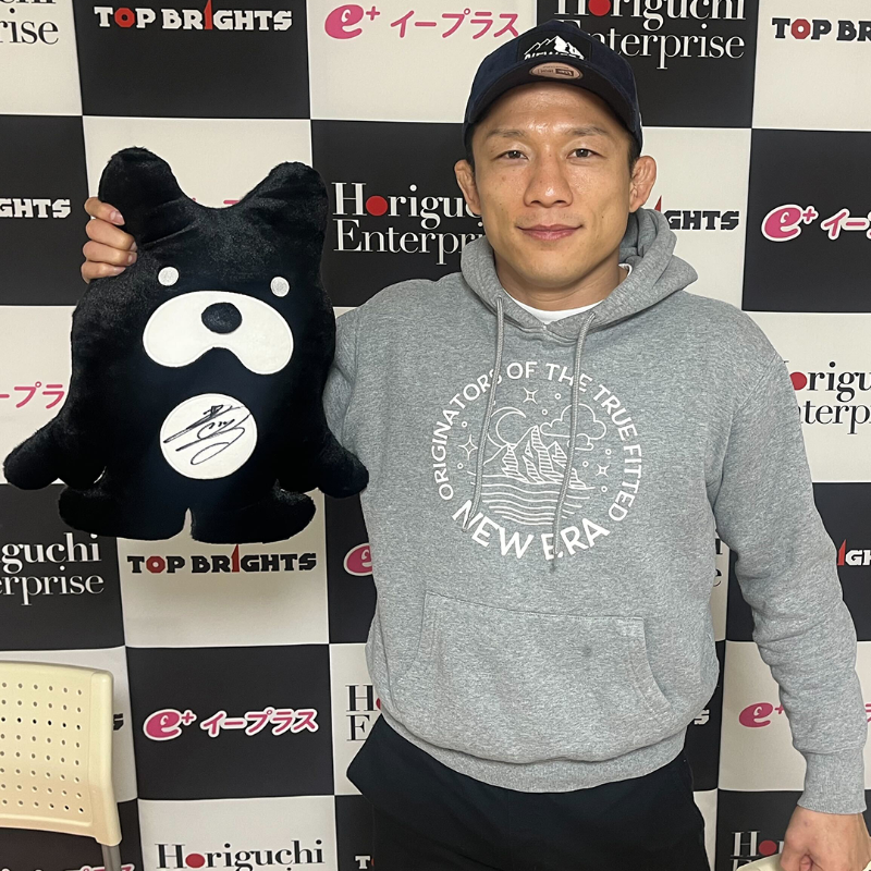 Abema_Fight's tweet photo. #TOPBRIGHTS .1開催を記念し
プロデューサー #堀口恭司 選手の
サイン入りアベマくんを
抽選で1名様にプレゼント🎁
〖応募方法〗
①@ABEMA＆@Abema_Fight をフォロー
②この投稿をRT
1/20(土) 23:59〆

ABEMAプレミアム登録&amp;チケット購入で1,000円キャッシュバック💰
1月21日(日)午前10時30分~生中継📡