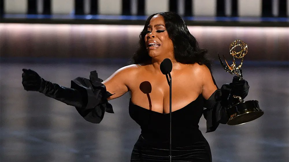 Variety's tweet photo. Niecy Nash-Betts delivered one of the most rousing #Emmys speeches.

“I’m a winner, baby!...I want to thank me, for believing in me and doing what they said I could not do...I accept this award on behalf of every Black and brown woman who have gone unheard, yet over-policed, like Glenda Cleveland, like Sandra Bland, like Breonna Taylor!” https://t.co/VnWVhS42AL