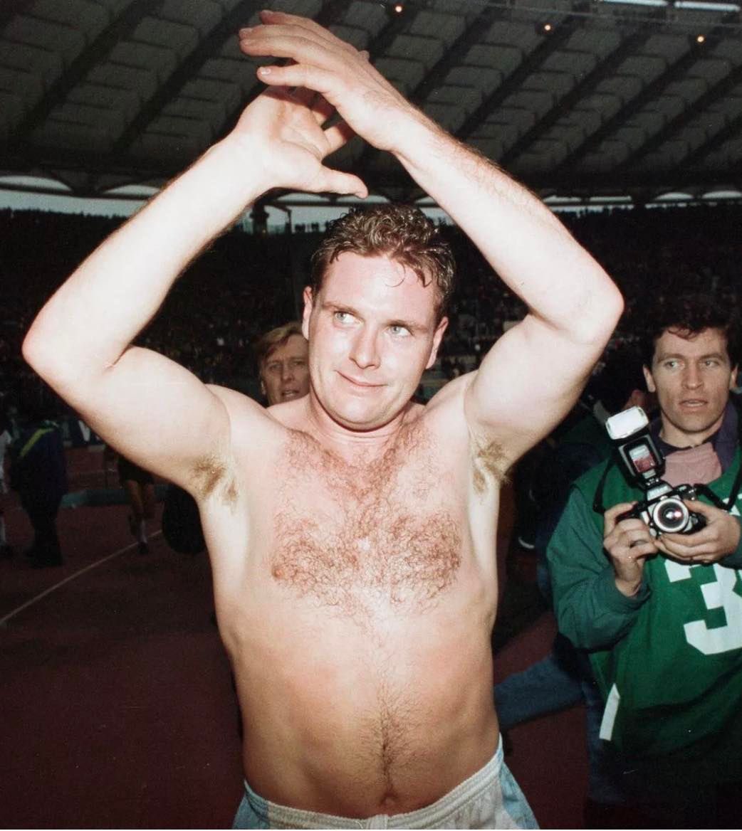 Episode 391! In part 1 of 3, he becomes a huge football/soccer star, but can’t stop his crazy antics. From putting an old man in a headlock, to fights, to releasing a god awful pop song that went to number 2 on the charts! It’s Paul “Gazza” Gascoigne!!

podcasts.apple.com/us/podcast/cri…