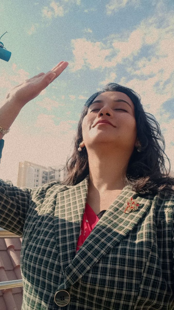 When I see you, the World stops. It stops and all that exists for me is you and my eyes staring at you.🌜️❣️....