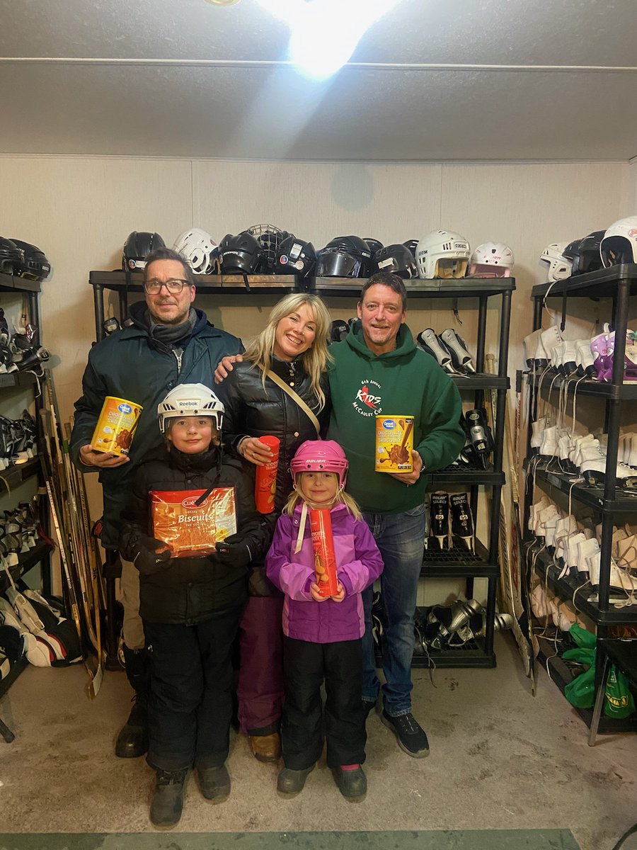 Thank you to Mark Davis, Alice Kos, Jack and Georgie who came by the McCauley rink last week and donated hot chocolate and cookies for everyone to enjoy. You all rock!!!! #kids #community #Yeg @bmcnews @SportCentral_AB @EFCL @YEGSportCouncil @Oil_Foundation