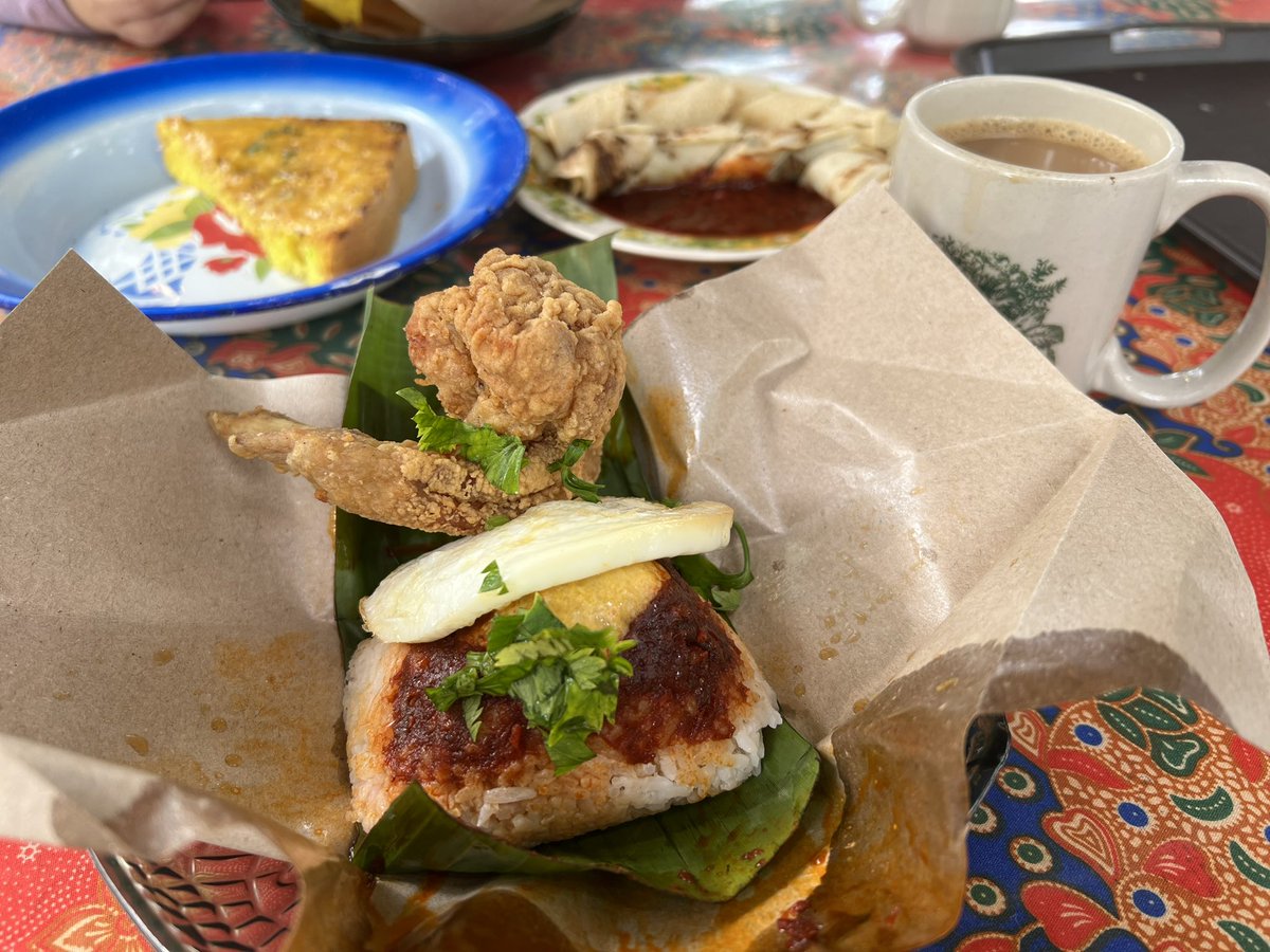 Aku suka lepak kat Warong Tiga Lima kat seksyen 10, Shah Alam. RM38 for all items 👍🏻