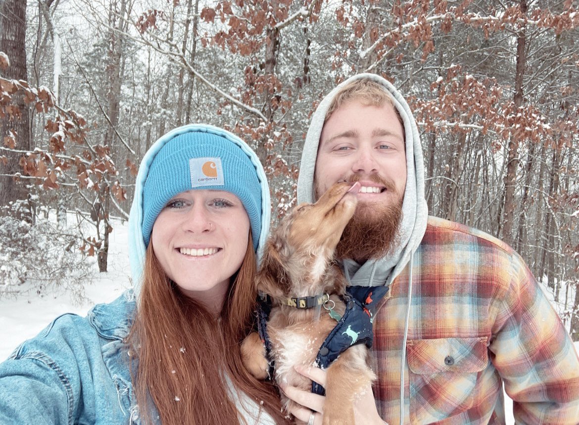 hannahfine_'s tweet photo. minnows first snow!! ❄️ https://t.co/ukQ7iPYKyT