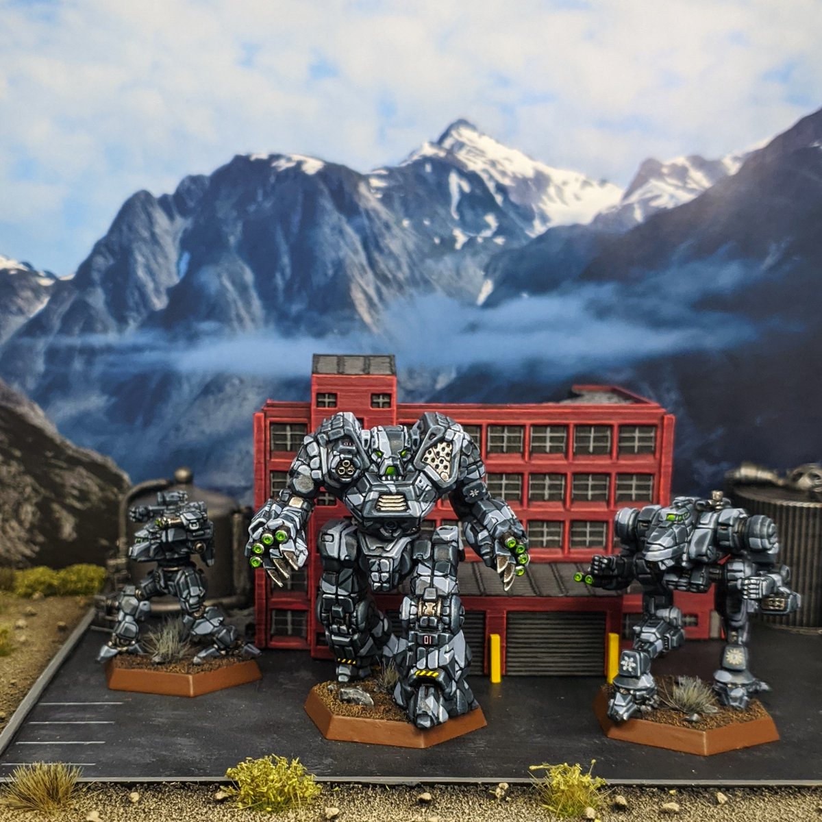 Ghost Bear weather is here again. (Trying out a new backdrop)

#battletech