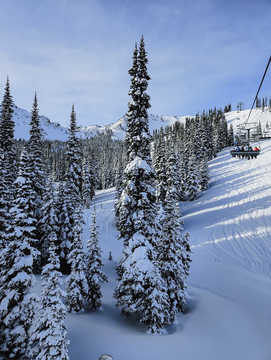 DarykChilds's tweet photo. 旦那とSki day in Washington! 

家から２時間以内のスキー場。めっちゃ寒かったけど、レーニア山がとてもきれいだった！

#gaycouples #同性結婚 #同性婚 #夫夫 #国際ゲイカップル #ゲイカップル #ゲイ #tokyogay #東京ゲイ #同性愛 #husbands #gaymarried #lovewins #gaymarriage #menwhomarry https://t.co/vIhrhaNu3U