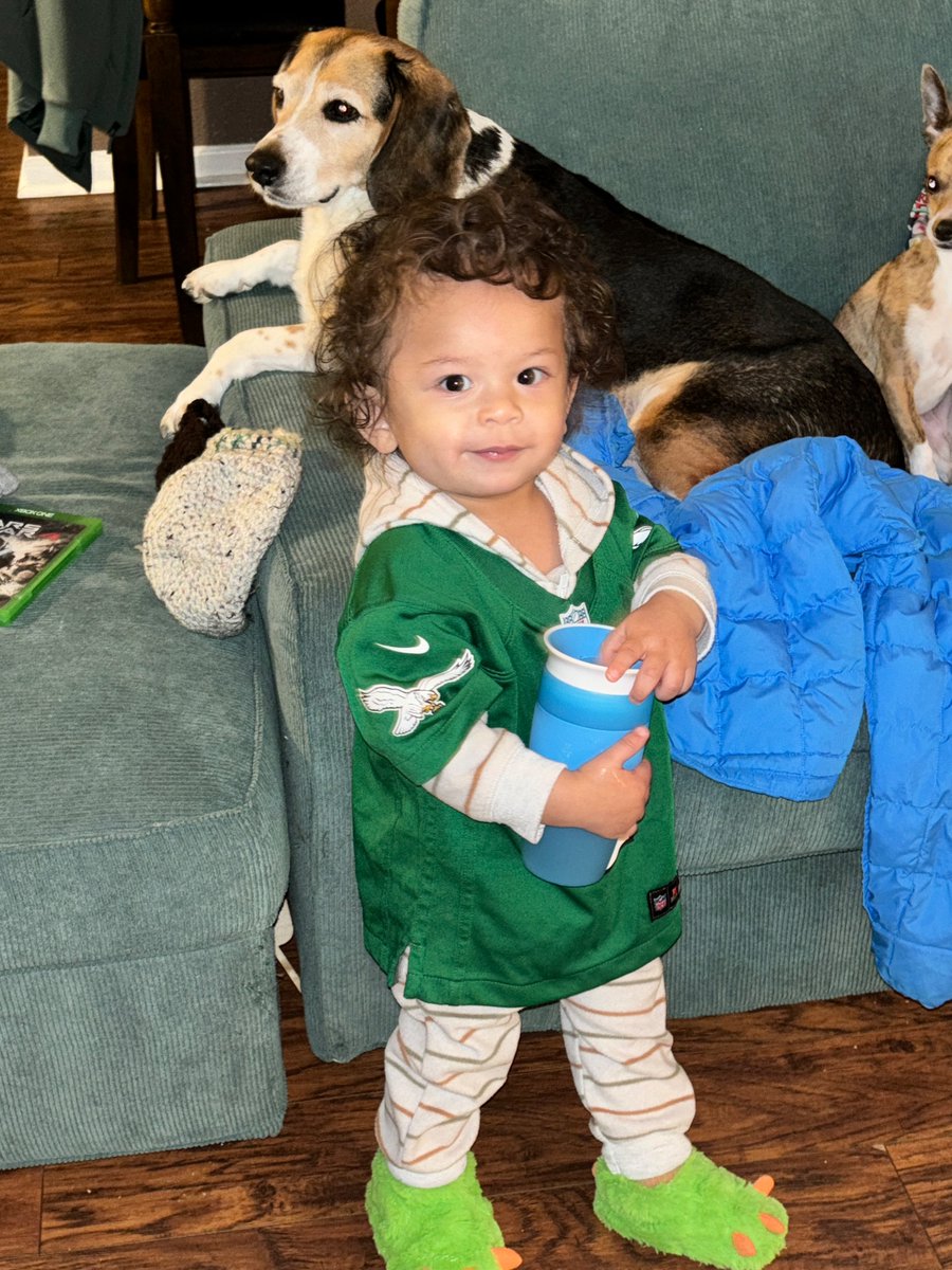 Reptarro's tweet photo. Cooper is enjoying the game somehow. 😂😂 https://t.co/lO8zPNQQyg