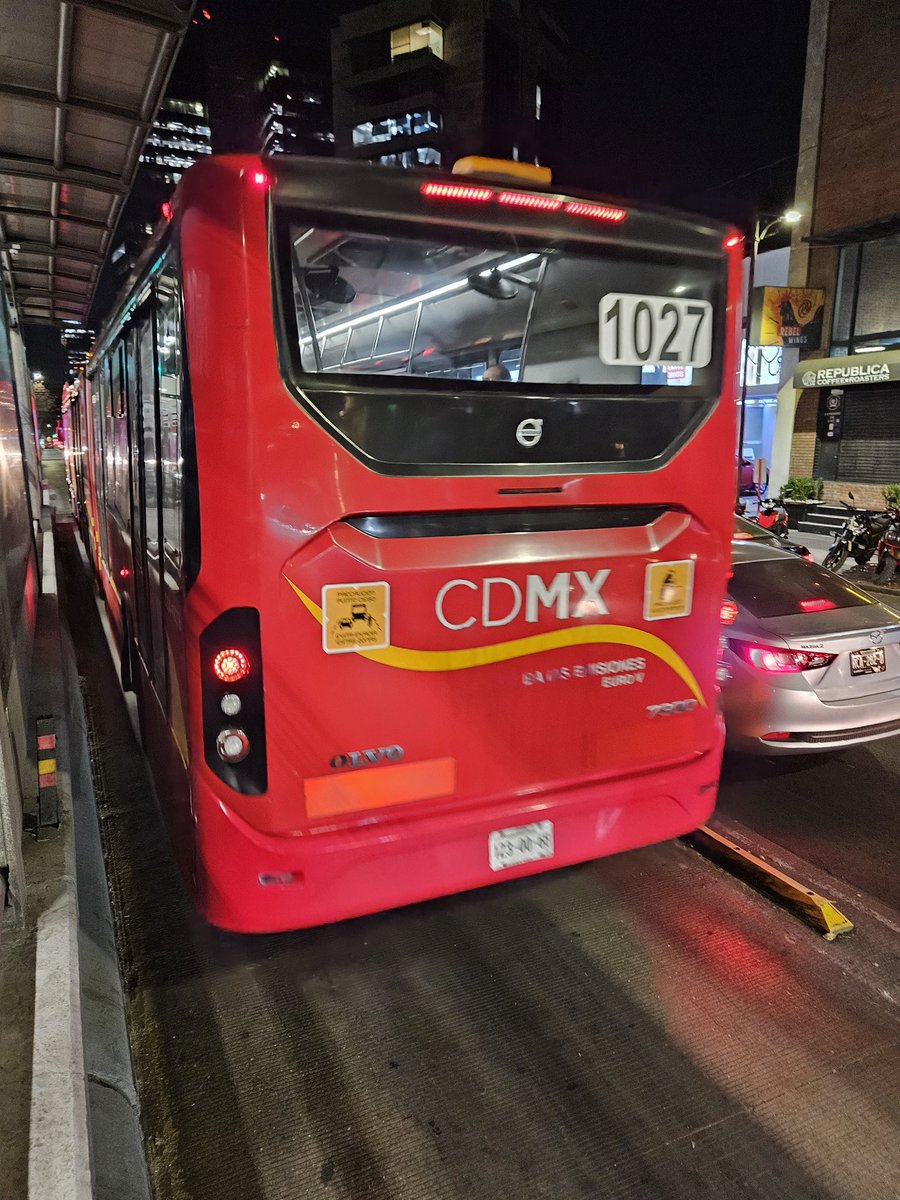 brenditha_hH's tweet photo. Oye @MetrobusCDMX ¿desde cuando tus unidades pasan por Jose Ma Velasco L1 dirección Buenavista sin hacer parada con todo y pasajeros?  ¿Mucha prisa? https://t.co/Sex6xGMzbE