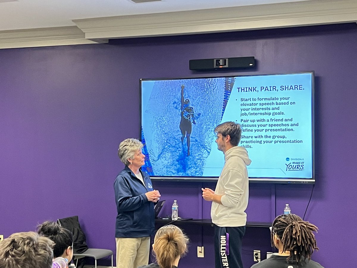 Loved having our SAAC meet w/ <a href="/ICHOSEdivision2/">Jill Willson</a> &amp; <a href="/Roberta_Page/">Roberta Page</a> to learn more @  community engagement &amp; elevator speeches. Can’t wait for others on our campus to meet w/ them tomorrow. #thankful