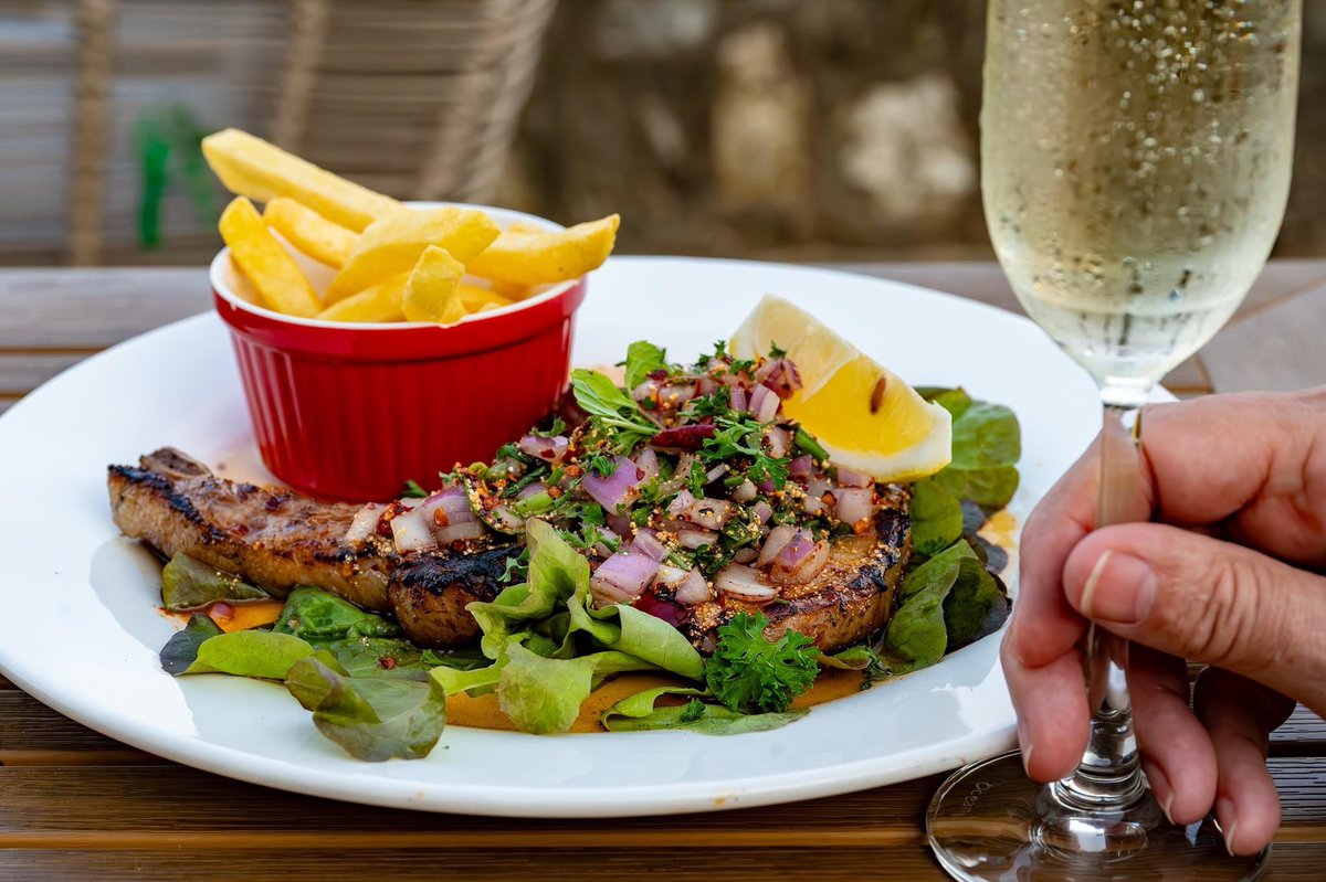 Seaside dining in Hua Hin.  Casa di Laciana Al Mare. #thailand #huahin #dining