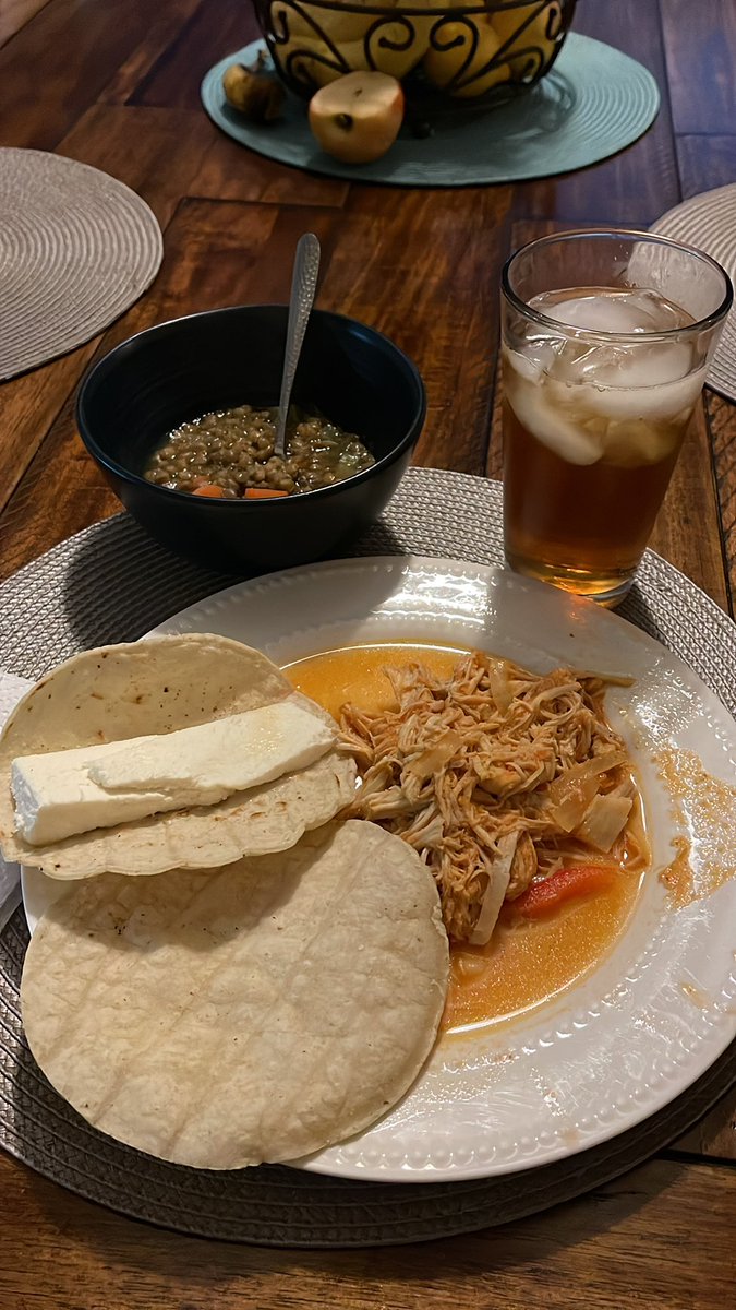 JRu_35's tweet photo. Pueessss… Tinga y Lentejas 🤤🤤 #Cena #PuroPower💪🏻 https://t.co/pm3l1pPdD2