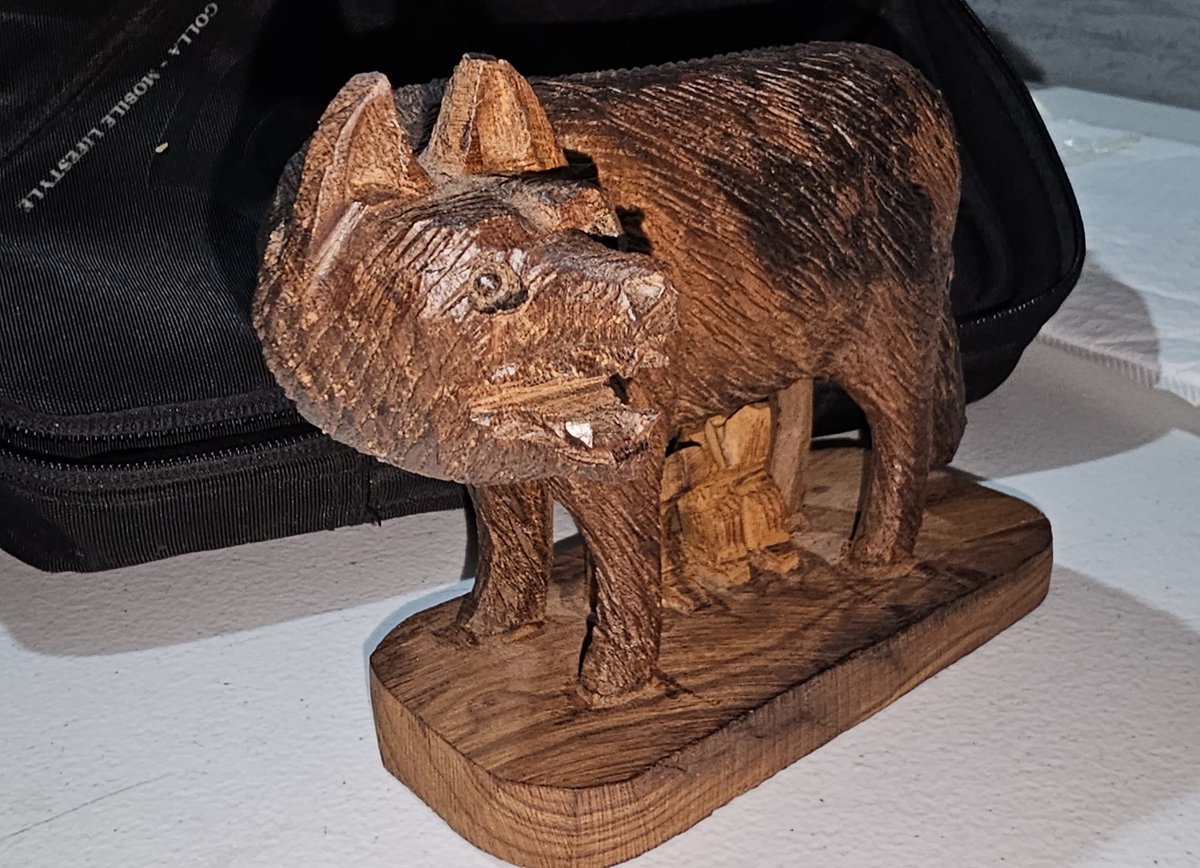 J_CortesB's tweet photo. Hace falta detallar un poco más a Luperca (artesanía en palo fierro de Sonora), pero va bien. https://t.co/nz9VOYp9r6