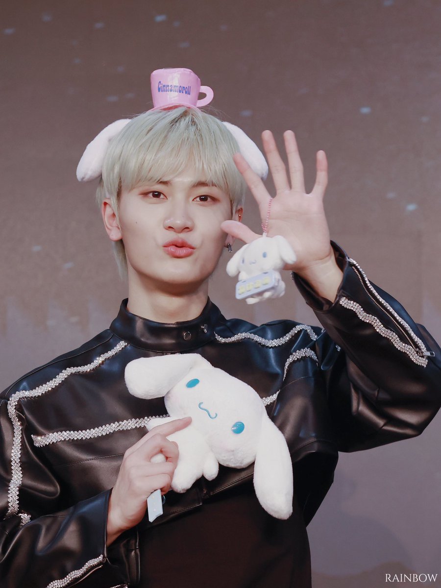 240113 뮤직
 ʕ ᵔᴥᵔ ʔ

#엔티엑스 #NTX
#형진 #백형진 #HyeongJin 
#白泂鎭 #ヒョンジン