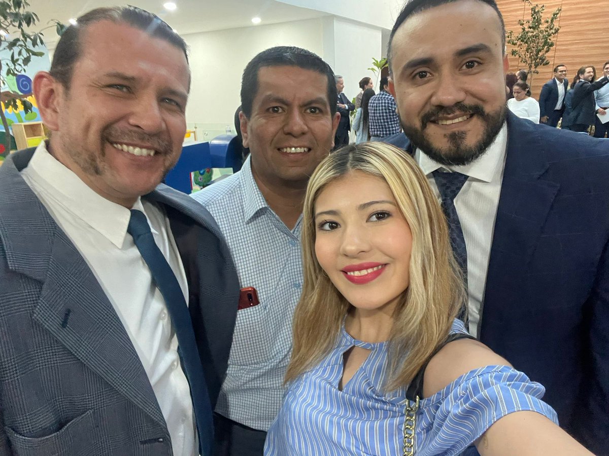 cchavezsandoval's tweet photo. Tarde de fiesta en el @PANGuanajuato durante el Registro de Candidatos a Diputados Locales #SiLeSabe @VictorZanella @Ortiz_Irapuato @chrisenriquezh @susybermudezc #BrendaPérez @tovarxava @JoseAlberto707 @tanamachip https://t.co/SSKnOItfy0